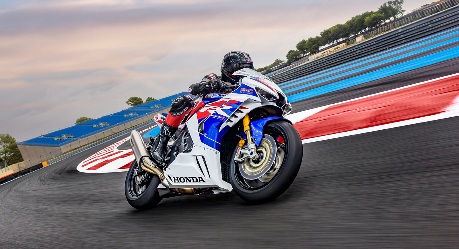 CBR1000RR-R FIREBLADE SP 30th Anniversary overview 01